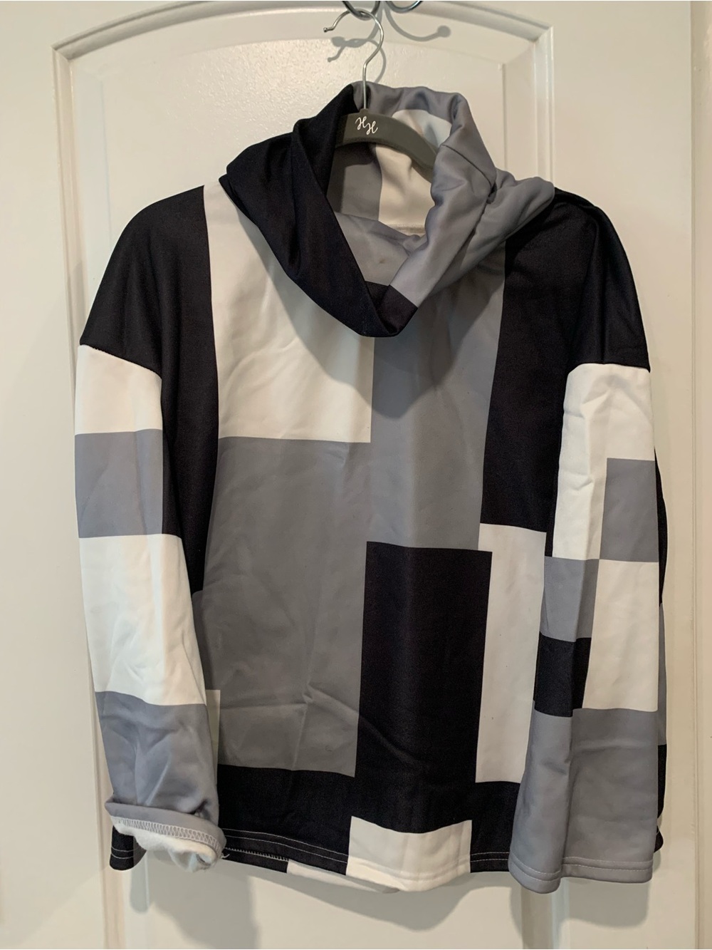Women’s Geometric Hooded Pullover Shirt - Black Gray White